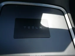 
										Tesla Model Y full									