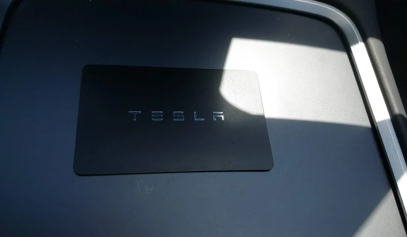 
								Tesla Model Y full									