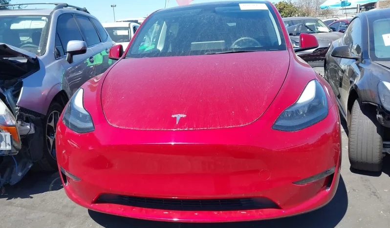 
								Tesla Model Y full									