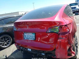 
										Tesla Model Y full									