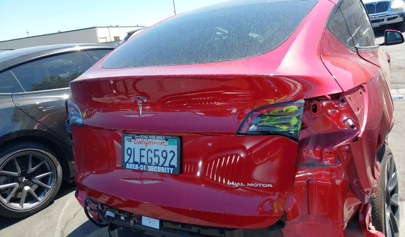 
								Tesla Model Y full									