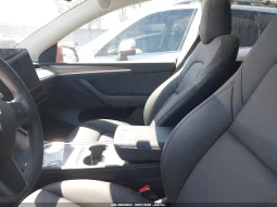 
										Tesla Model Y full									