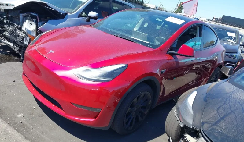
								Tesla Model Y full									
