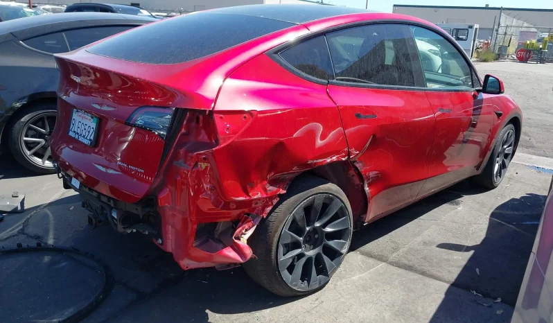 
								Tesla Model Y full									