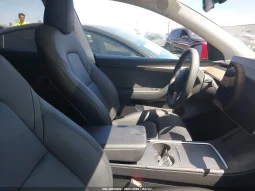 
										Tesla Model Y full									