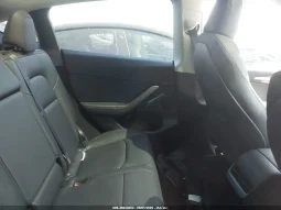 
										Tesla Model Y full									