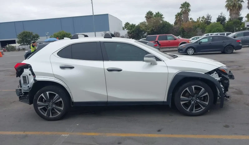 
								Lexus UX 250H full									