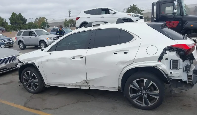 
								Lexus UX 250H full									