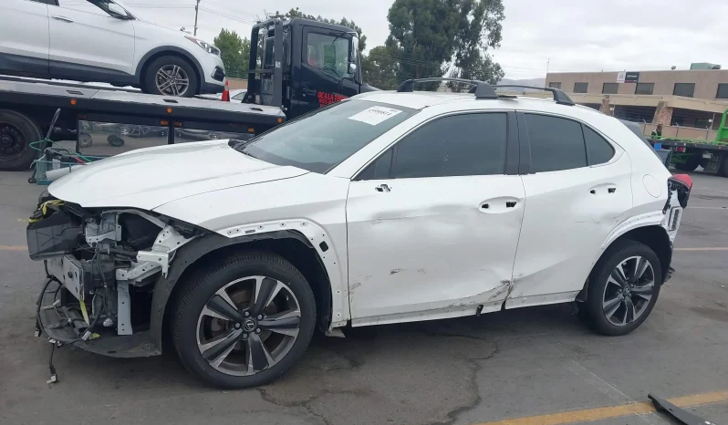 
								Lexus UX 250H full									