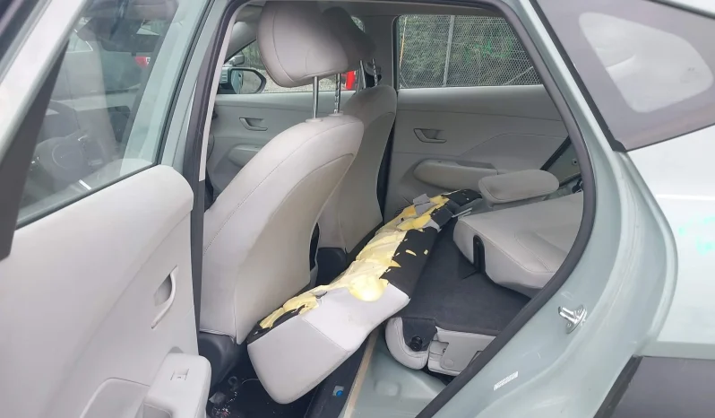 
								Hyundai Kona full									