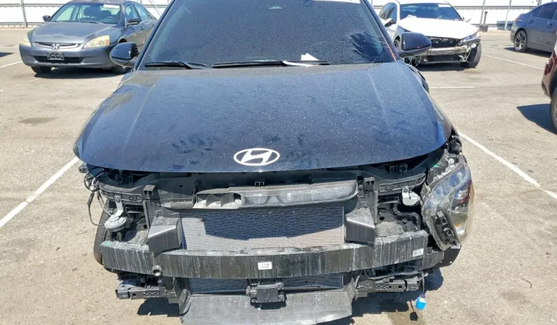 
								Hyundai Kona full									