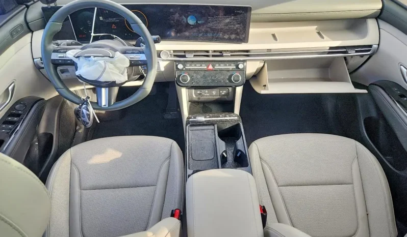 
								Hyundai Tucson Hybrid full									