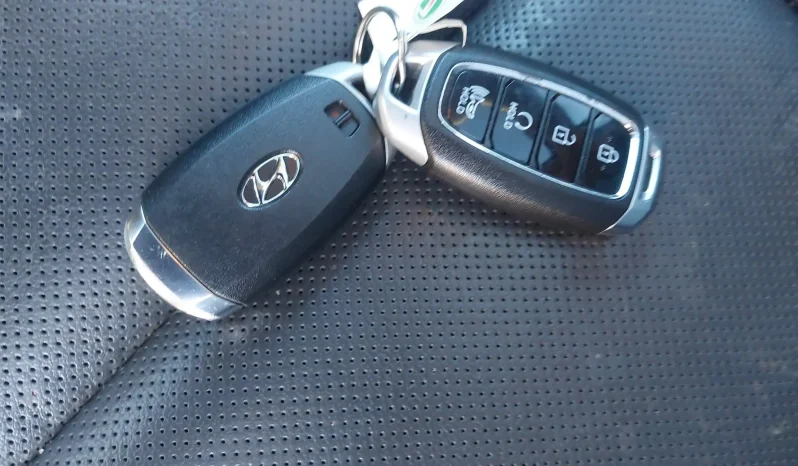 
								Hyundai Kona full									