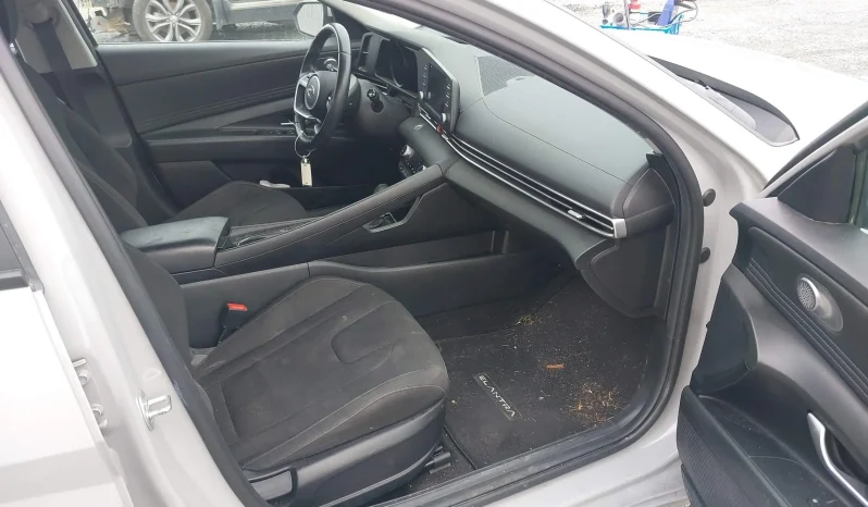 
								Hyundai Elantra full									