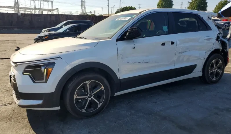
								KIA Niro full									