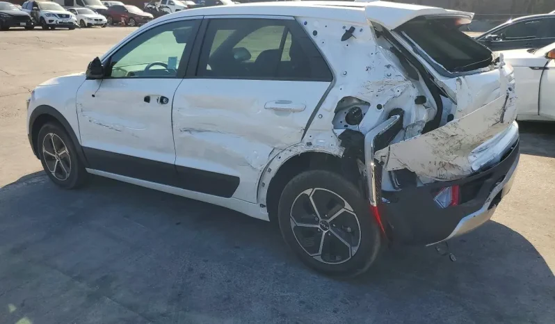 
								KIA Niro full									