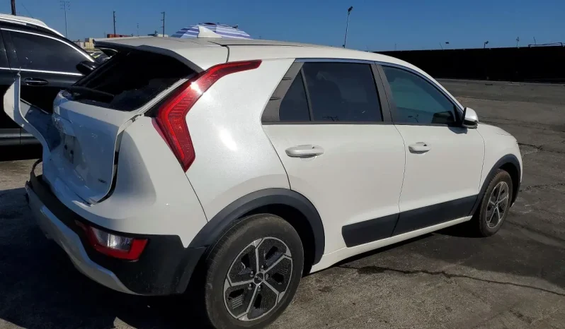
								KIA Niro full									
