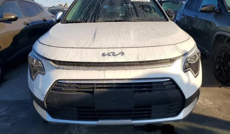 
								KIA Niro full									