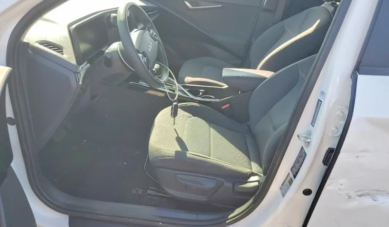
								KIA Niro full									