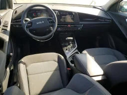 
										KIA Niro full									