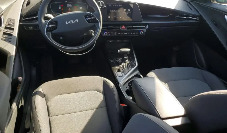 
								KIA Niro full									