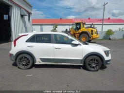 
										Kia Niro full									