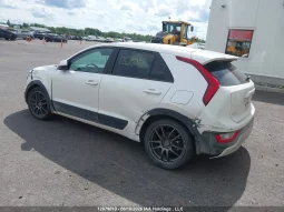 
										Kia Niro full									