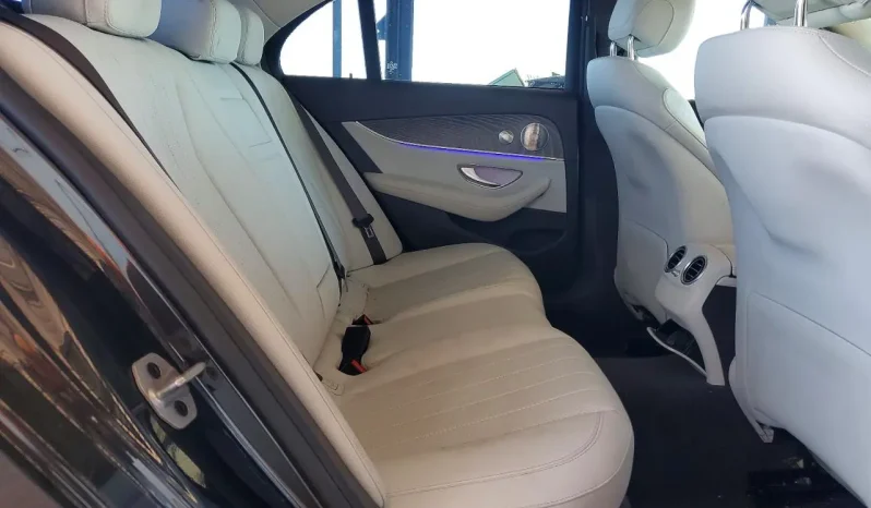 
								Mercedes-Benz E-Class full									