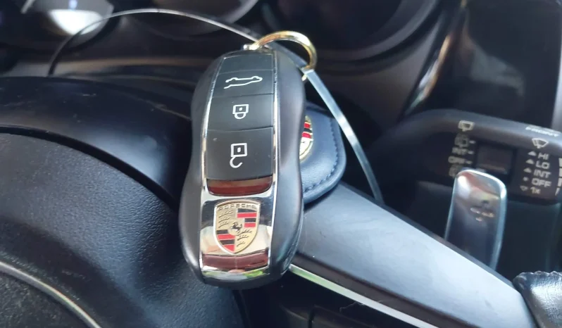 
								Porsche Macan full									