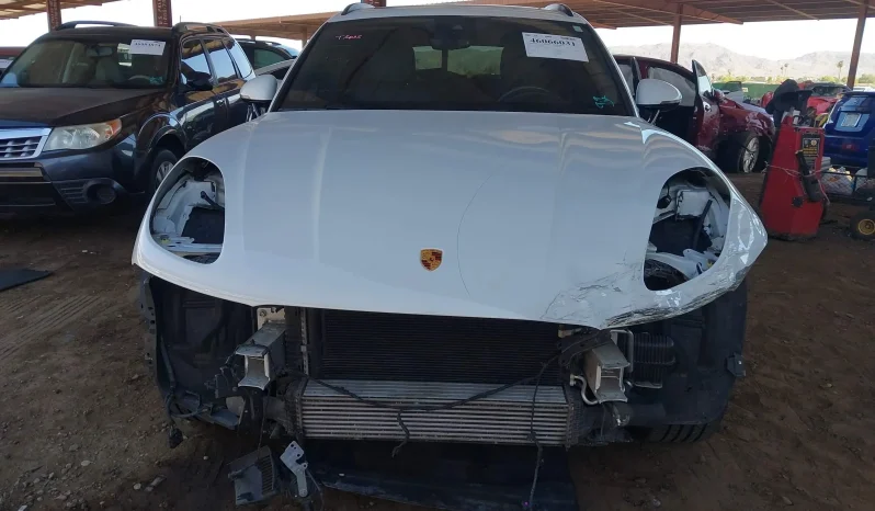 
								Porsche Macan full									