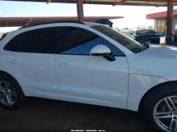 
										Porsche Macan full									