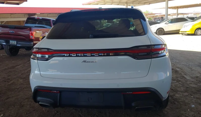 
								Porsche Macan full									