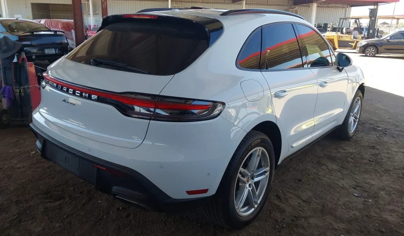 
								Porsche Macan full									