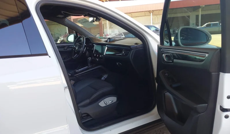 
								Porsche Macan full									