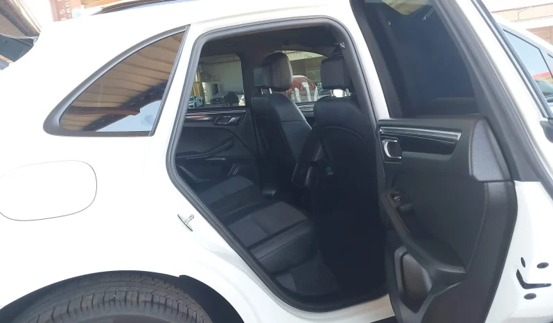 
								Porsche Macan full									