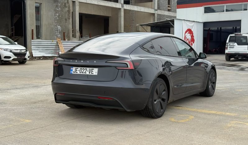 
								Tesla MODEL 3 full									