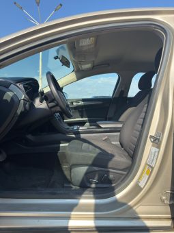 
										2017 Ford Fusion Hybrid SE full									