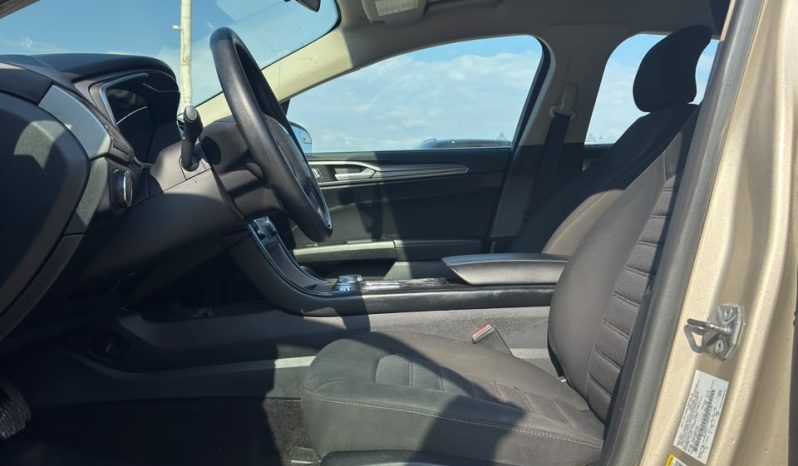 
								2017 Ford Fusion Hybrid SE full									