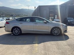 
										2017 Ford Fusion Hybrid SE full									