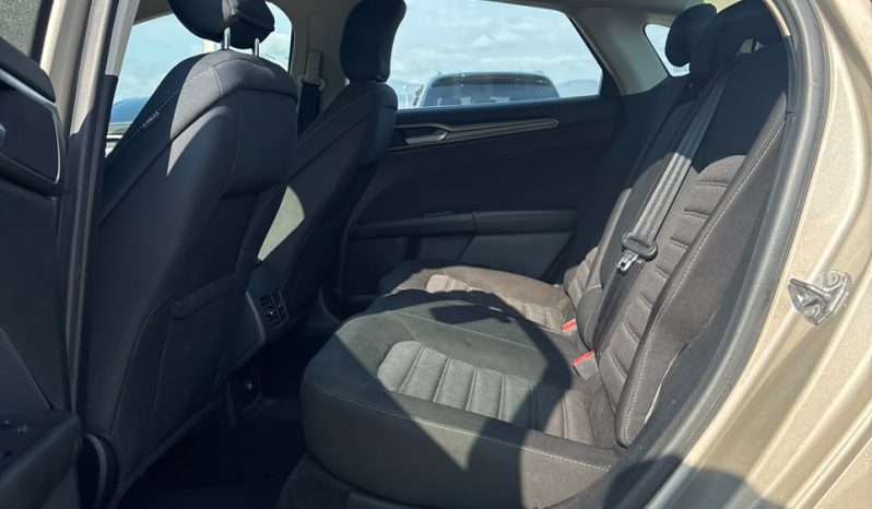 
								2017 Ford Fusion Hybrid SE full									