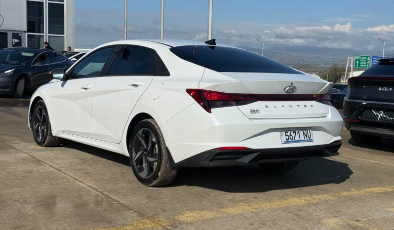 
								2023 Hyundai Elantra SEL full									