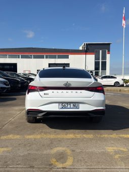 
										2023 Hyundai Elantra SEL full									