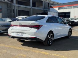 
										2023 Hyundai Elantra SEL full									