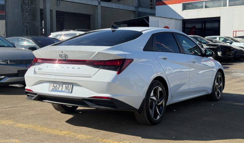 
								2023 Hyundai Elantra SEL full									