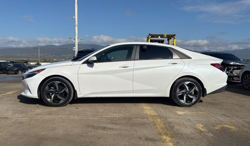 
								2023 Hyundai Elantra SEL full									