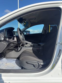 
										2023 Hyundai Elantra SEL full									