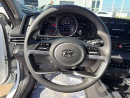 
										2023 Hyundai Elantra SEL full									
