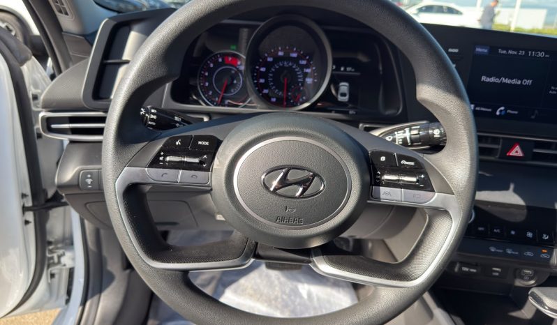 
								2023 Hyundai Elantra SEL full									