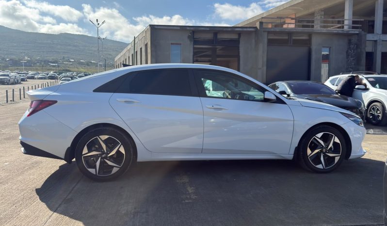 
								2023 Hyundai Elantra SEL full									