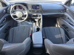 
										2023 Hyundai Elantra SEL full									